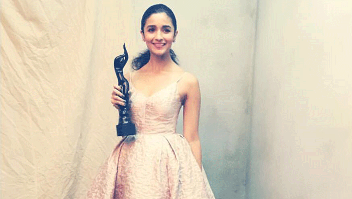 Aamir, Alia, 'Dangal' bag top honours at Filmfare Awards