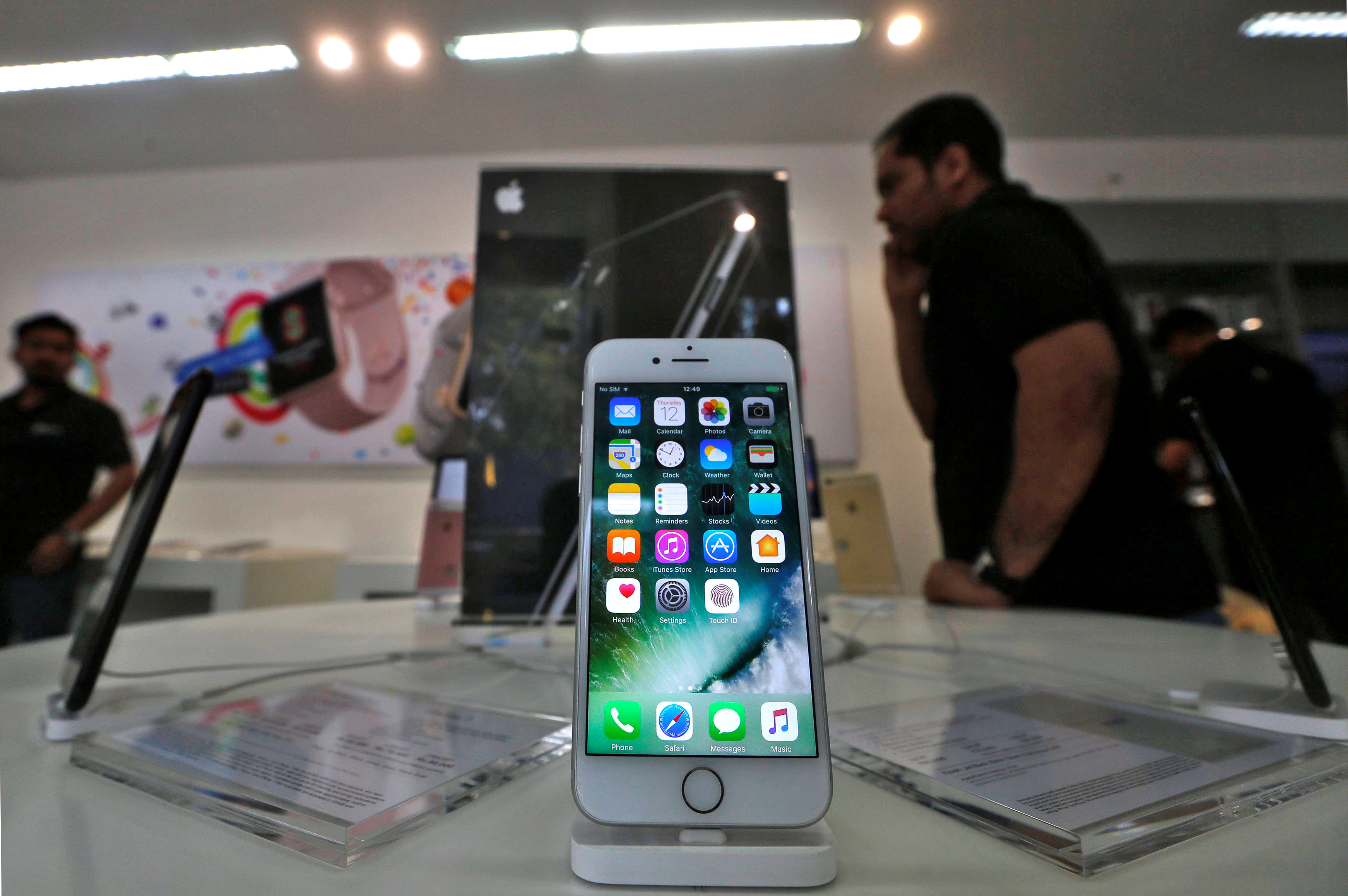 Indian government wants Apple, but not all officials are biting