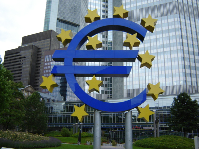 المركزي الأوروبي يبقي أسعار الفائدة وبرنامج شراء الأصول دون تغيير
