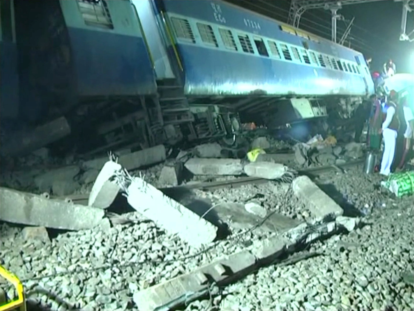 At least 39 killed as Indian train derails