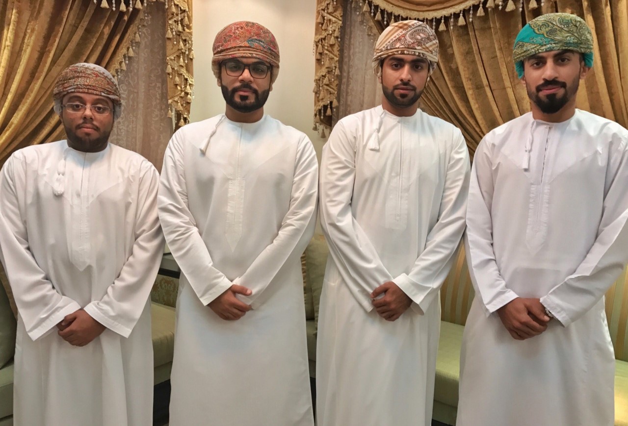 فريق بحثي من جامعة السلطان قابوس يحصل على براءة اختراع جهاز يشحن لاسلكيا