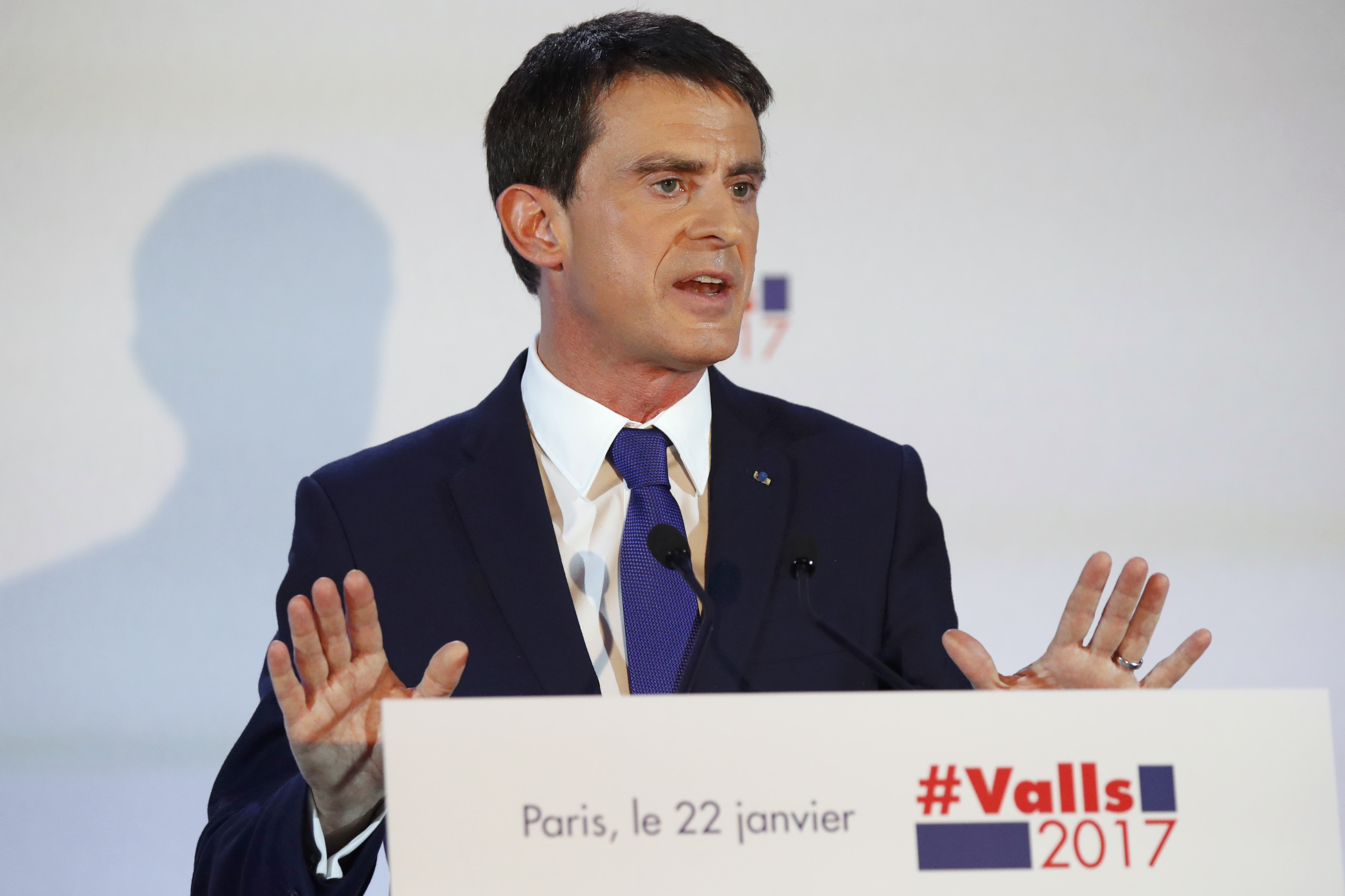 Valls urges second round turnout as presidential bid stumbles