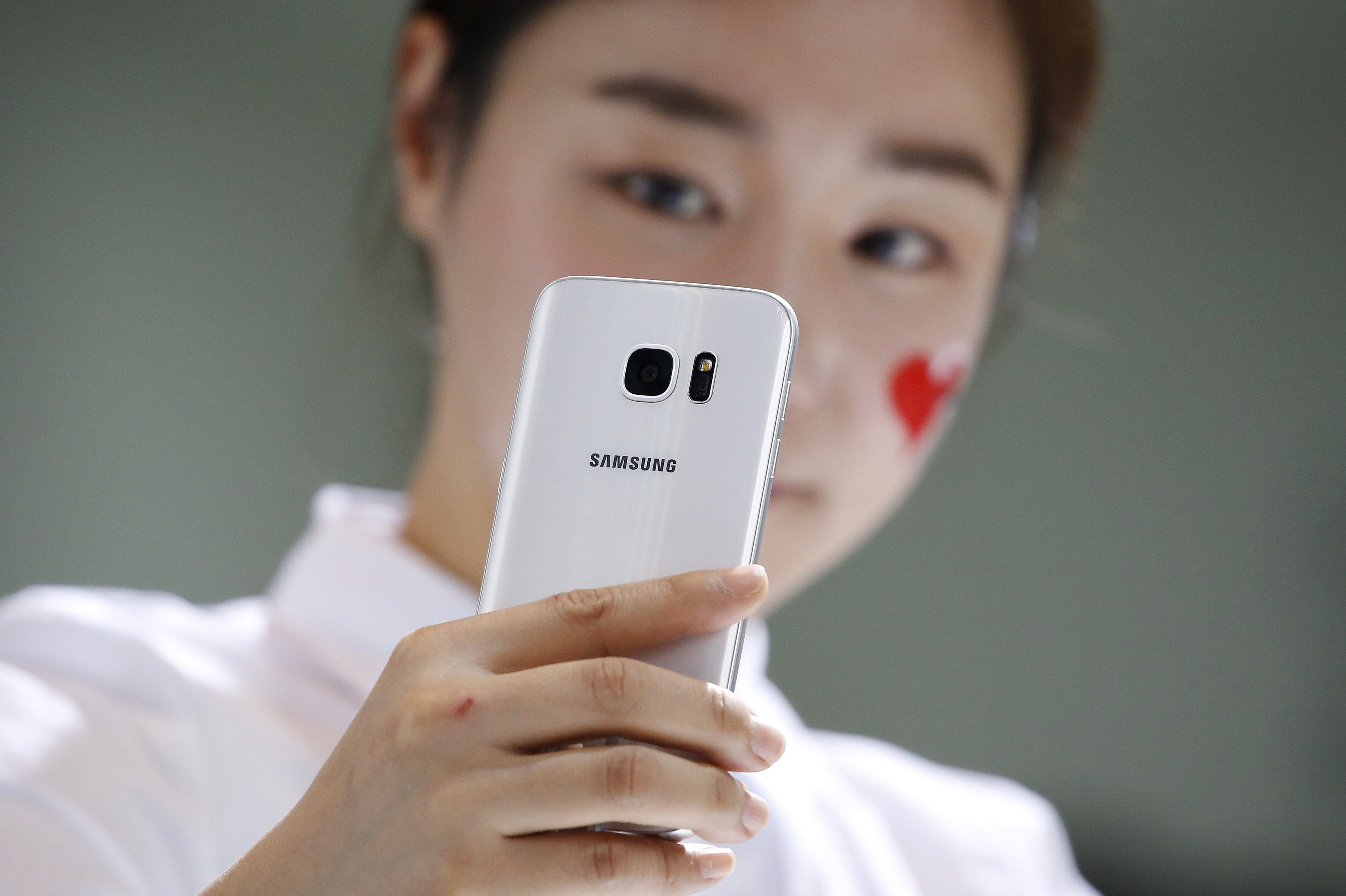 Samsung to delay flagship Galaxy S launch