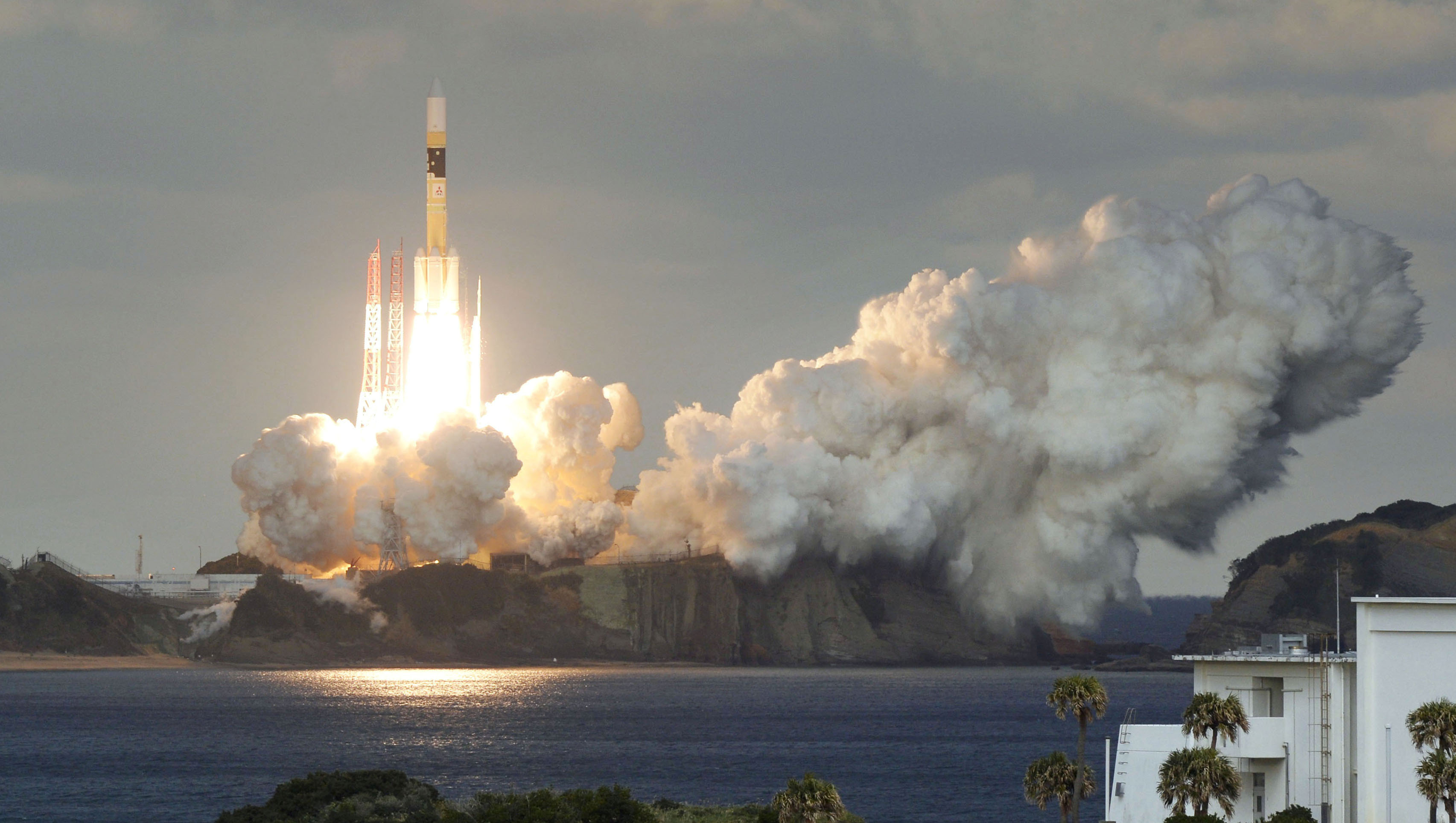 Japan launches first military communications satellite