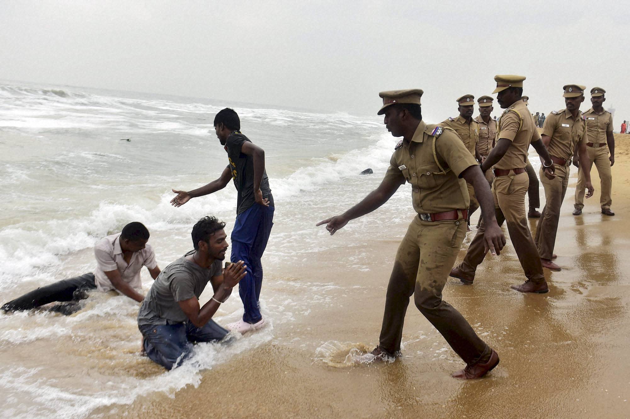 Jallikattu violence: Tamil Nadu parties condemn police 'excesses'