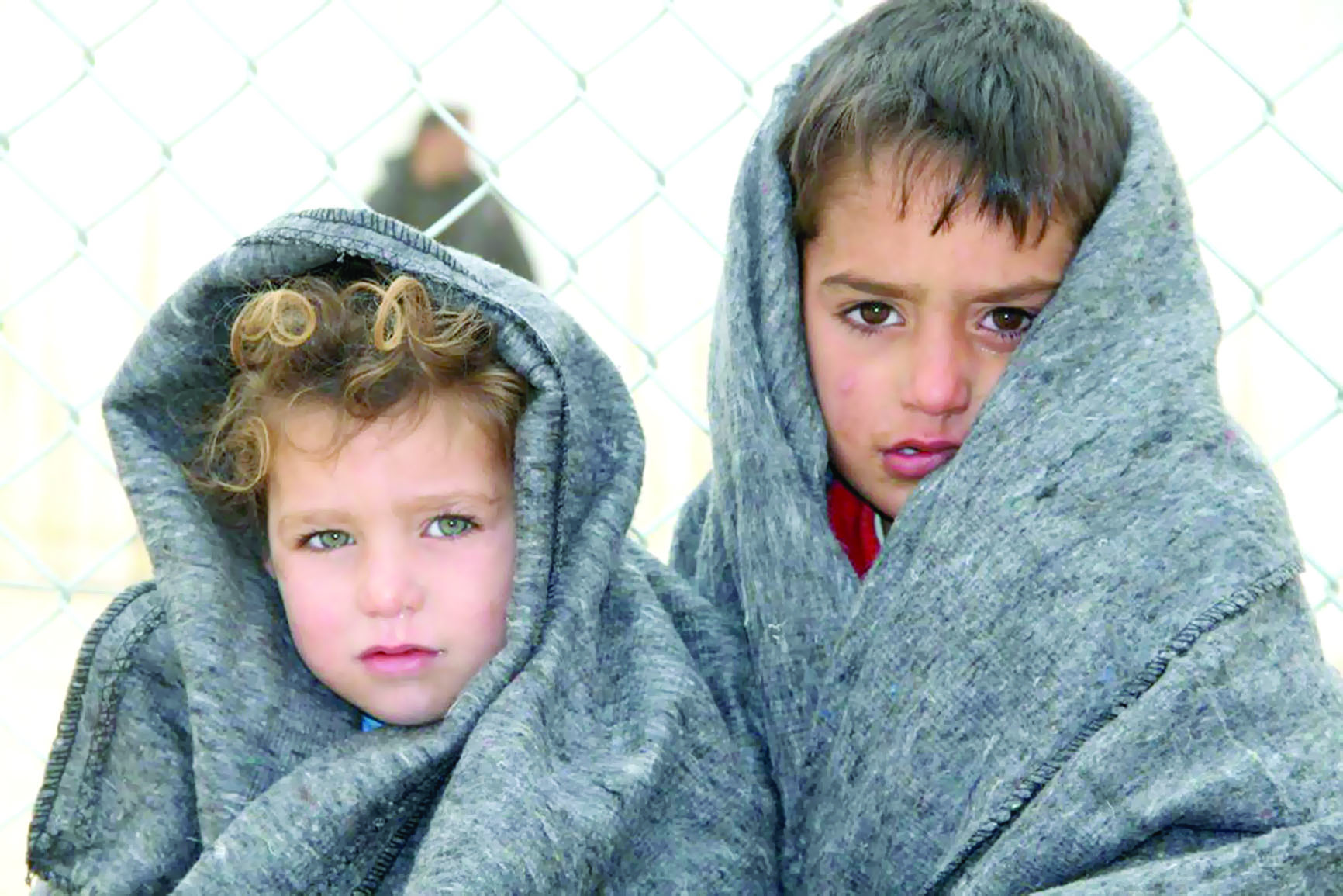 10 مشاهد ترسم مأساة الأطفال اللاجئين