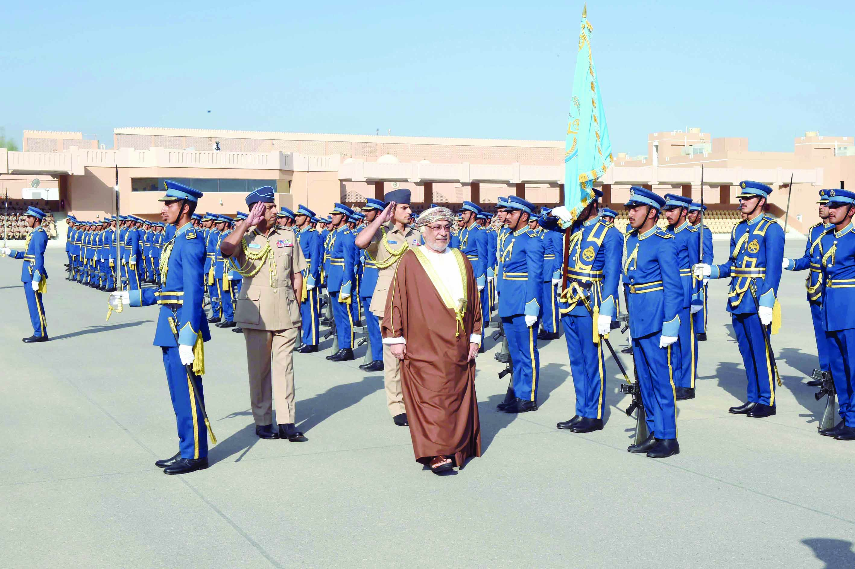 المنذري يرعى تخريج دفعة جديدة مـن الضبـاط الطياريـن والجـويين