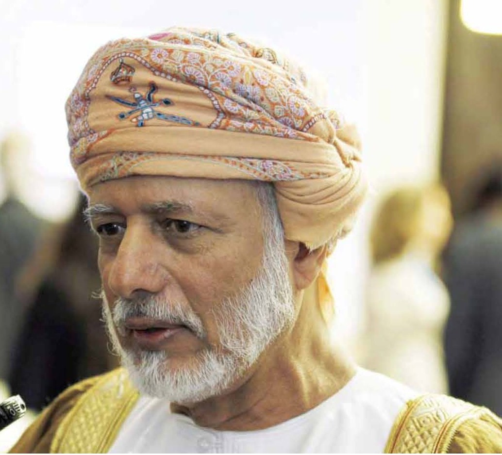 يوسف بن علوي يتسلم نسخاً من أوراق اعتماد عدد من السفراء
