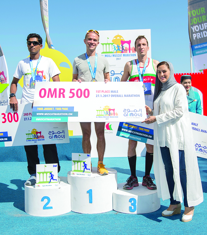 شهد تألق العدّائين العُمانيين في الفئات الثلاثإســدال الســـتارعلى النسـخة السادسة من ماراثون الموج مسقط