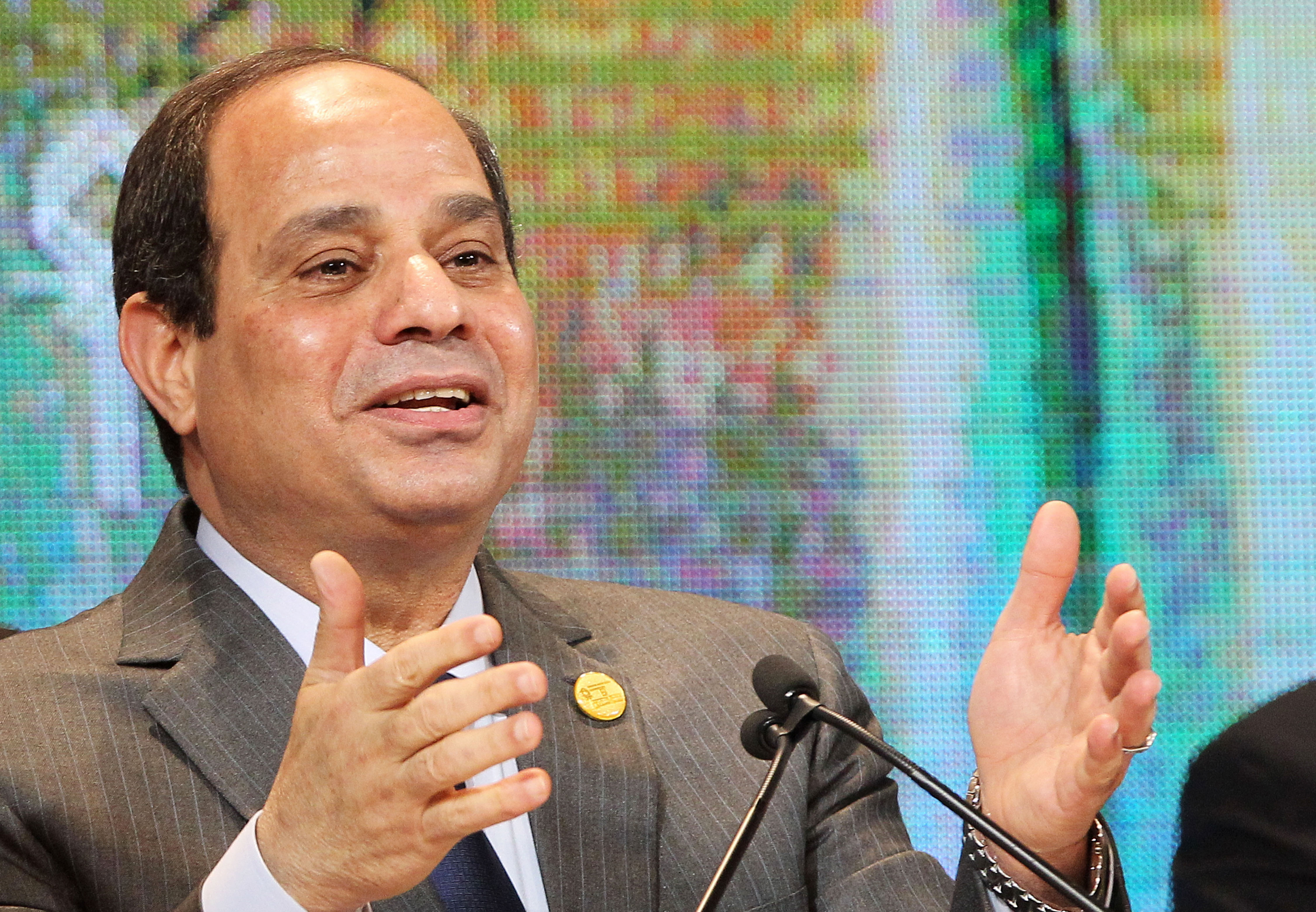 لماذا قال موقع عبري ان «السيسي» يعمل في صمت ضد «ترامب» ؟