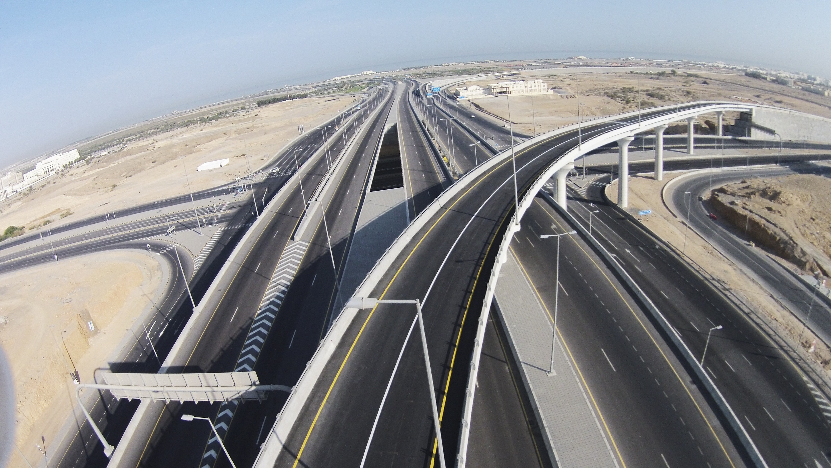 بلدية مسقط تنتهي من تنفيذ مشاريع الطرق الدائرية المرتبطة بمطار مسقط الدولي
