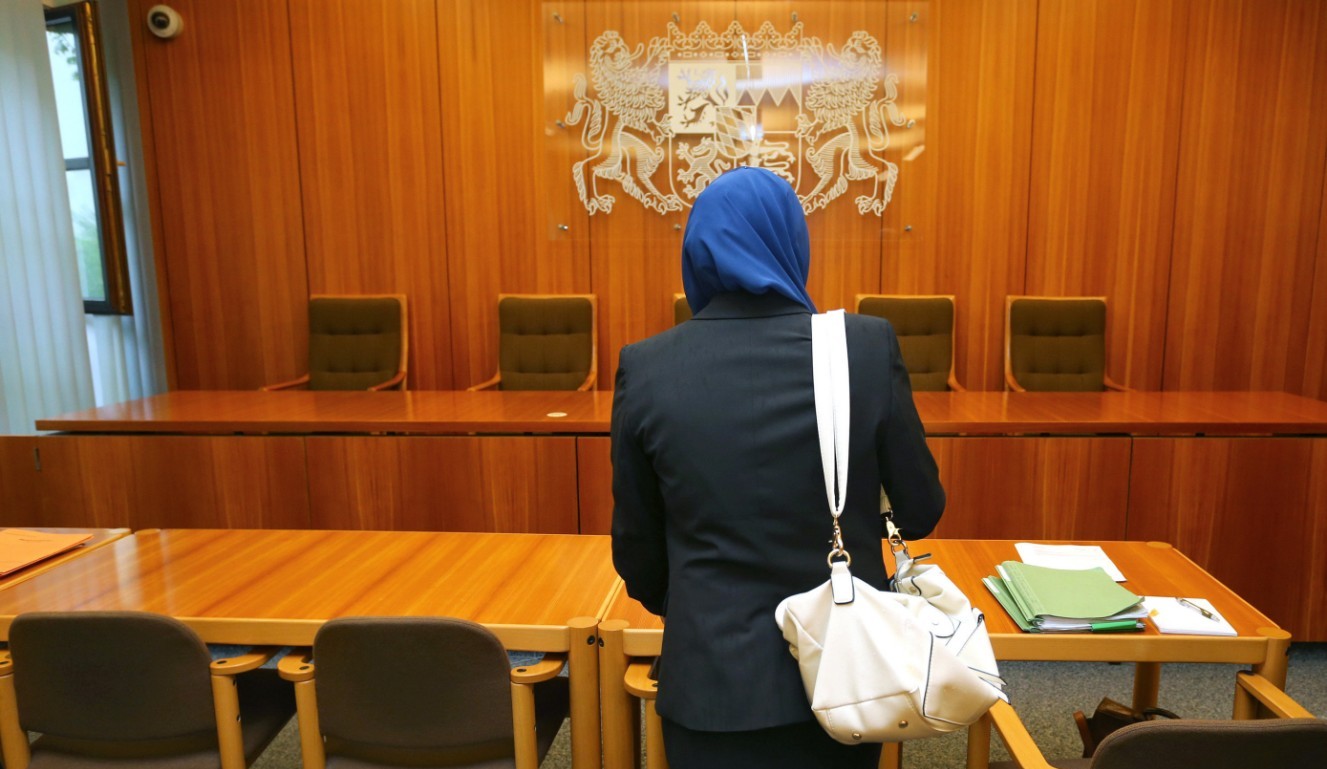 محكمة ألمانية تنتصر لمعلّمة مسلمة.. وهذه تفاصيل القضية