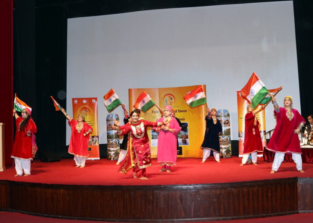 Oman Tourism: Indian folk troupe mesmerises audience