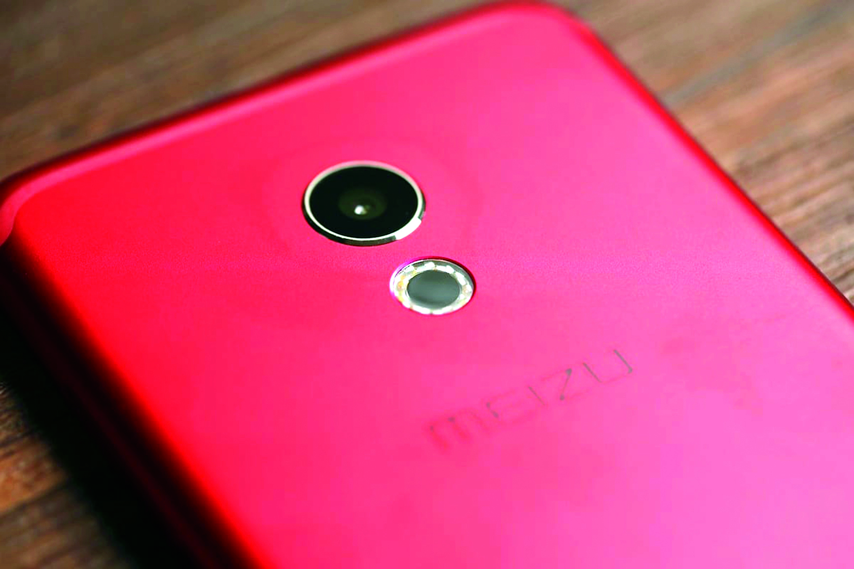 «Meizu» تستعد لطرح هاتف «Pro 6 Plus» باللون الأحمر