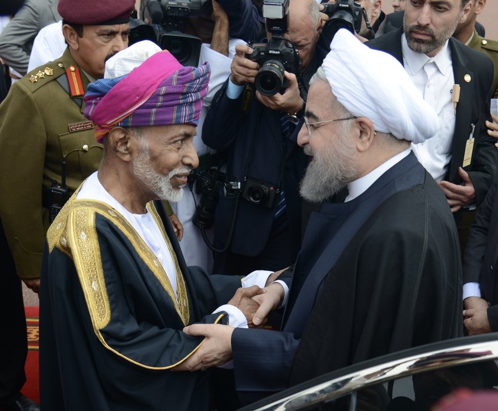 أجريت لفخامته مراسم استقبال رسمية.. جلالة السلطان يستقبل الرئيس الإيراني حسن روحاني