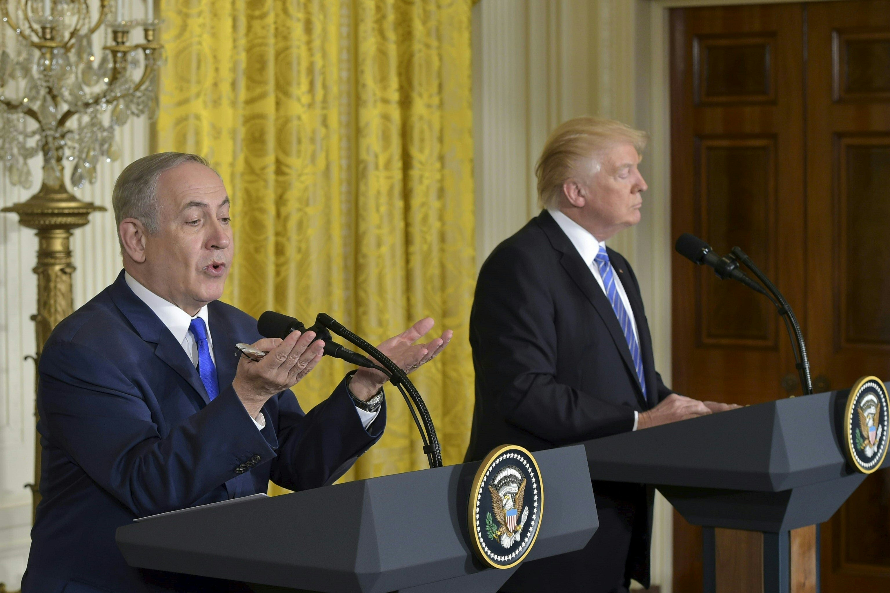 Meeting Israel's Netanyahu, Trump avoids commitment to two-state solution
