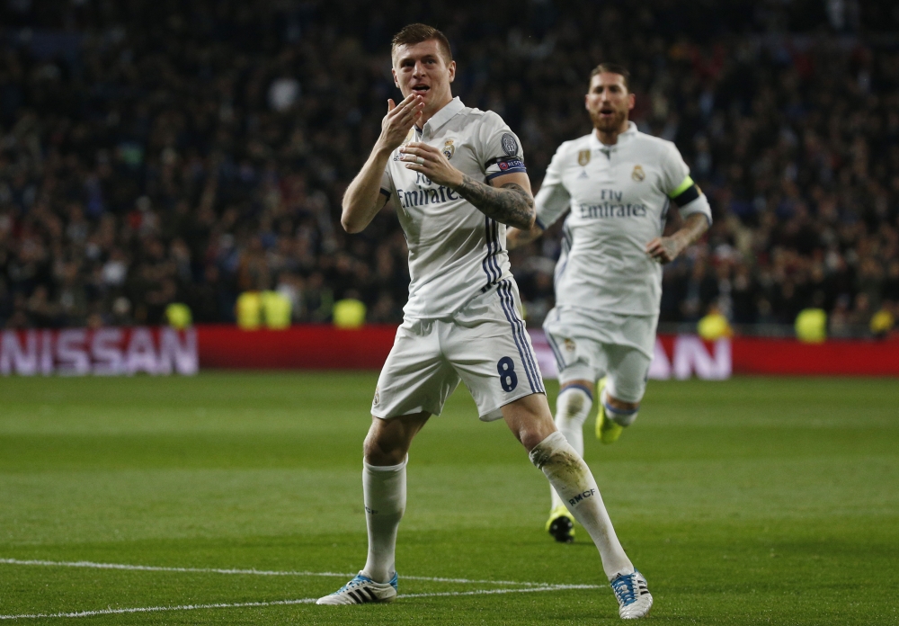 Football: Real Madrid come from behind to beat Napoli 3-1