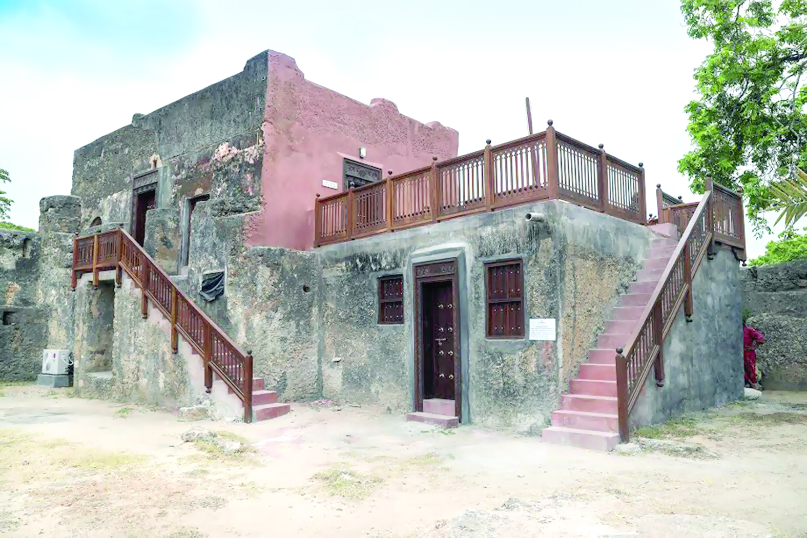 «الوثائق والمحفوظات» تفتتح المعرض المتحفي في قلعة ممباسا