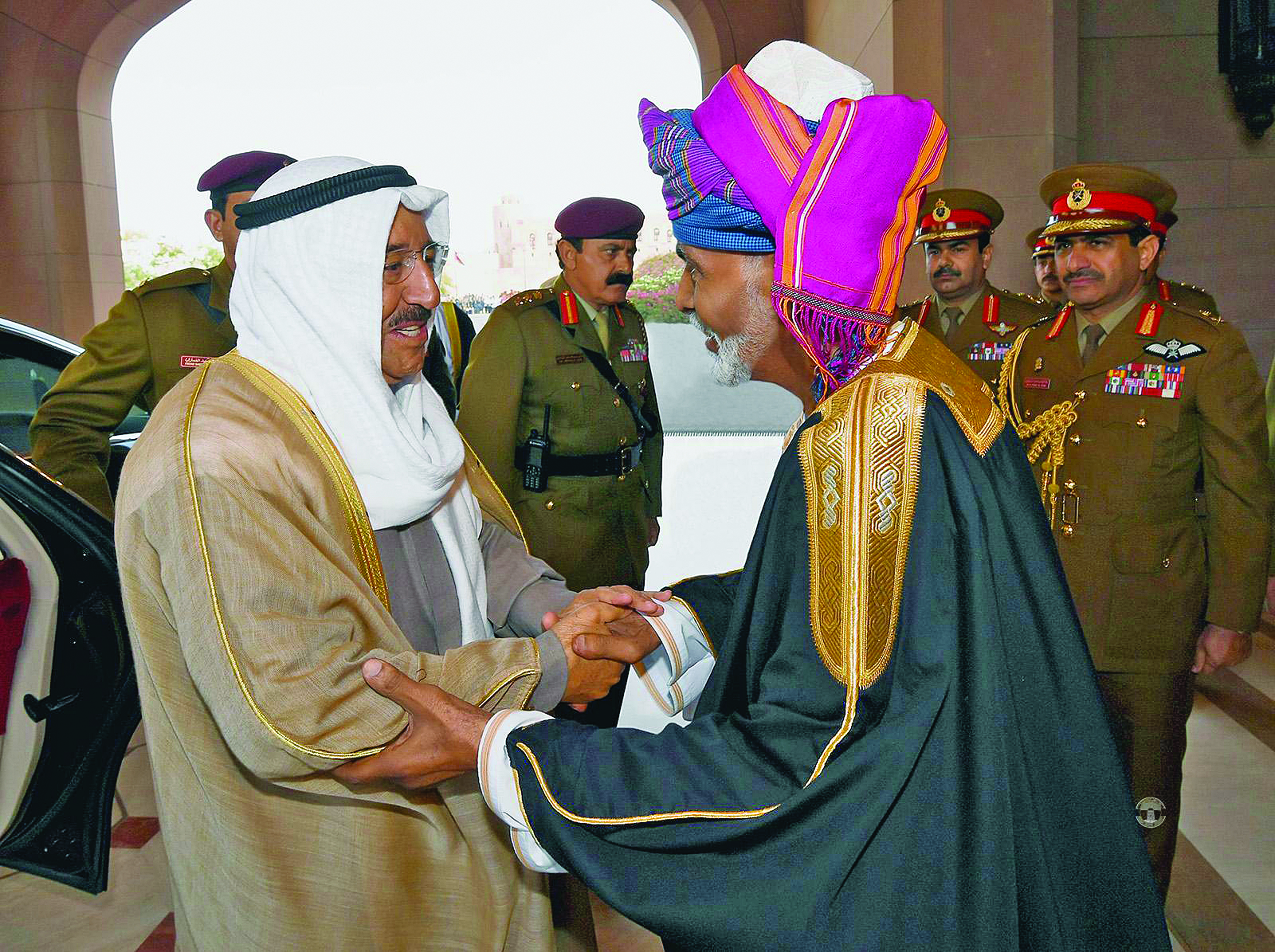 His Majesty hosts dinner, confers Al Said Order on Emir of Kuwait