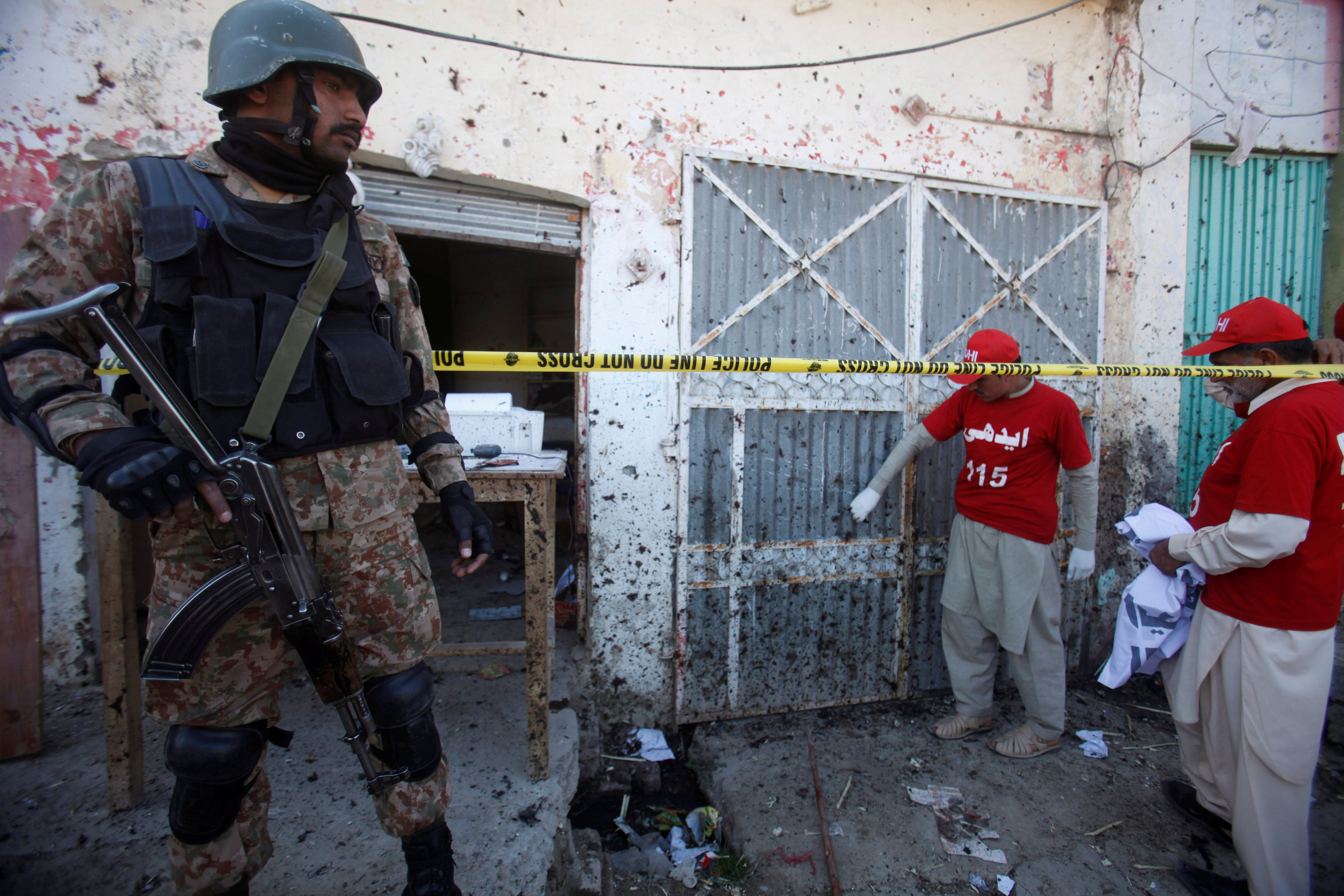 In Pictures: Attack on Pakistan court complex by Taliban militants