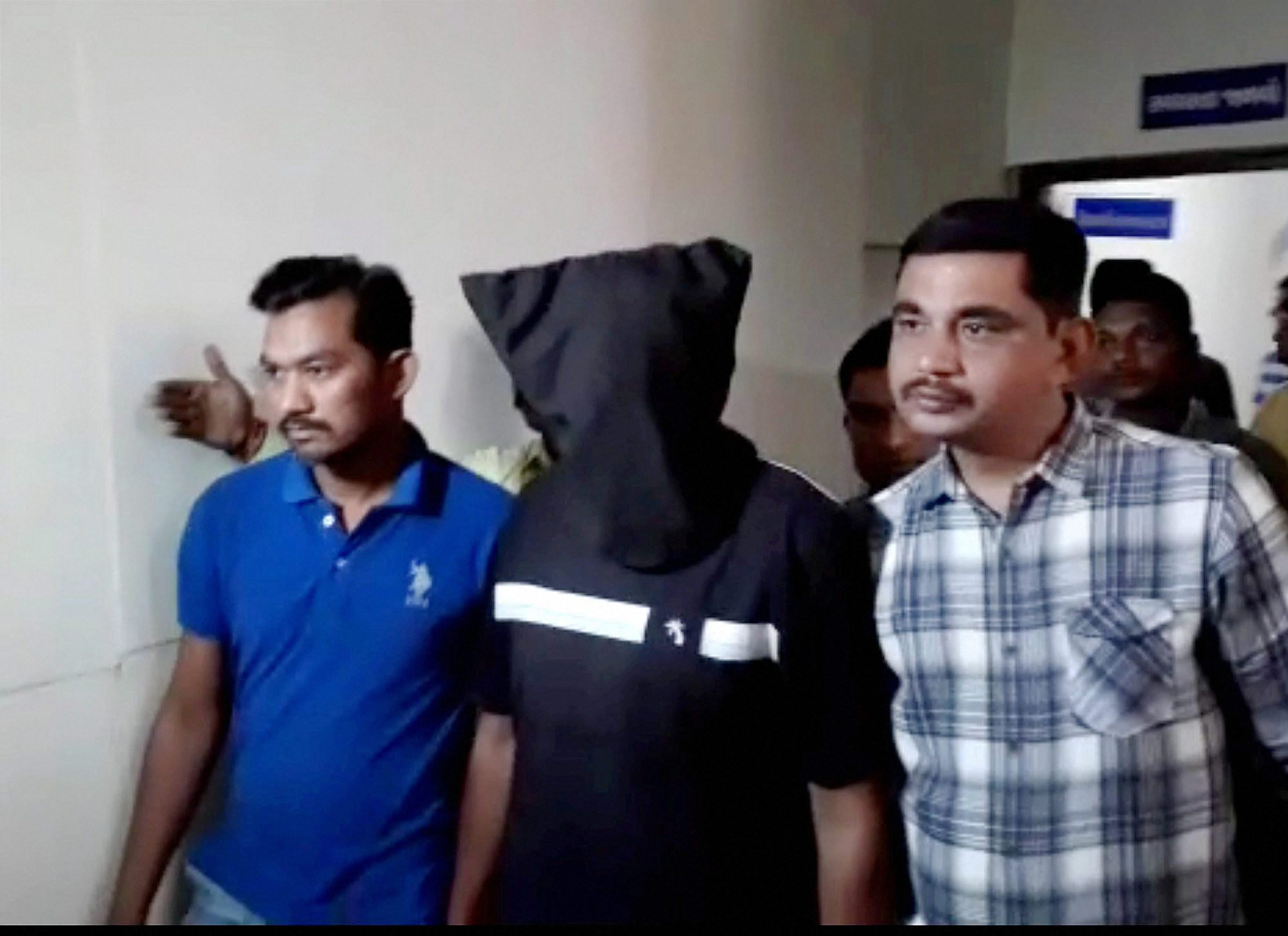 IS operatives who allegedly planned 'lone-wolf' attacks arrested in Gujarat