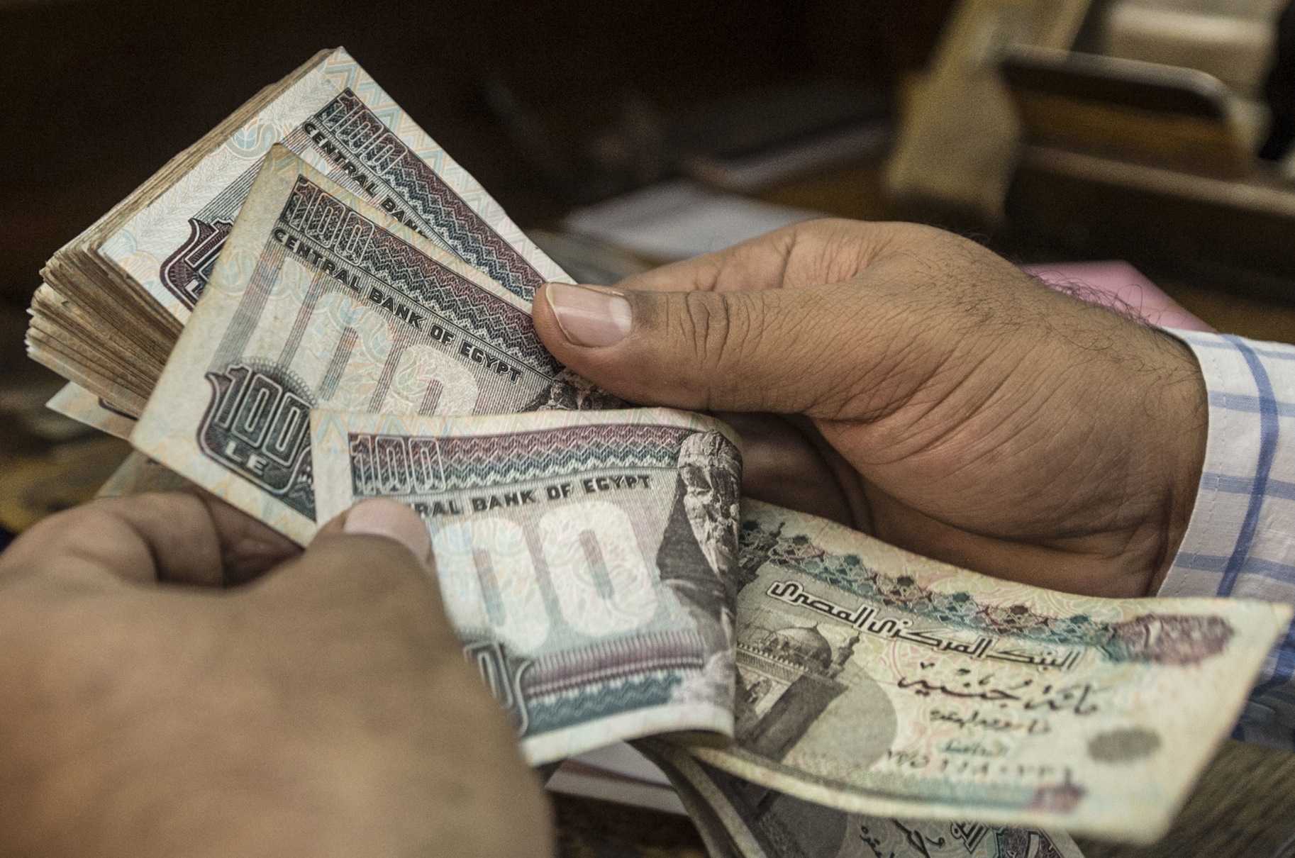 الجنيه المصري مهدد من جديد بعد انتعاش "السوق السوداء" للدولار