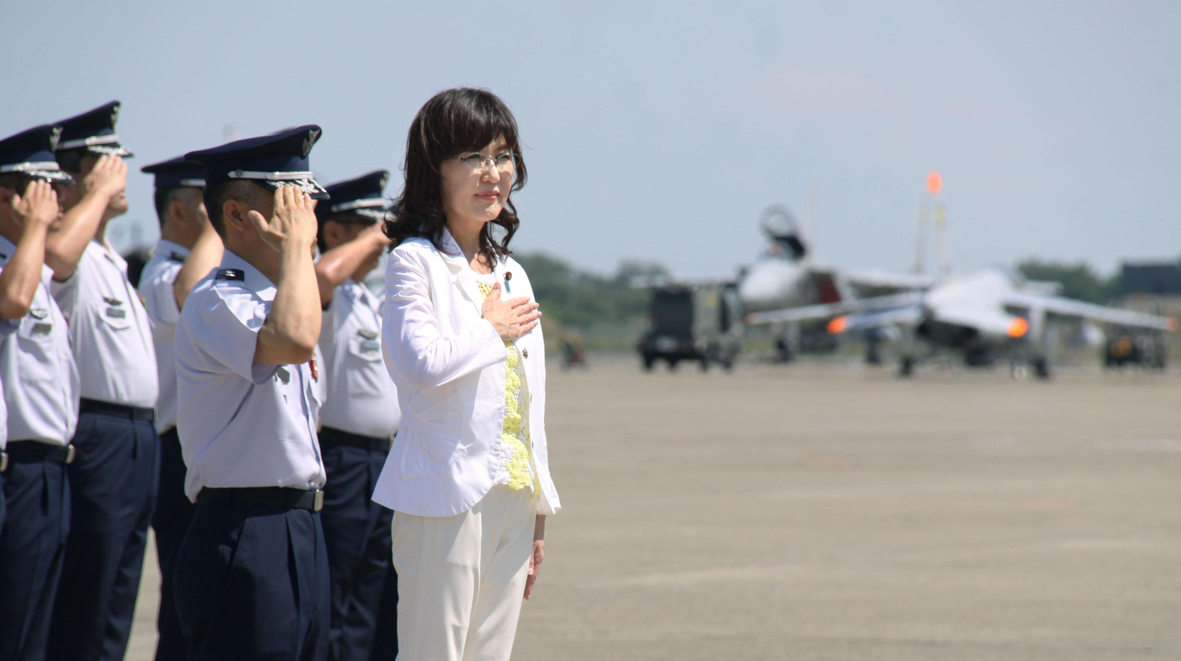 غدًا .. وزيرة الدفاع اليابان تجري مباحثات مع نظيرها الأمريكي الجديد