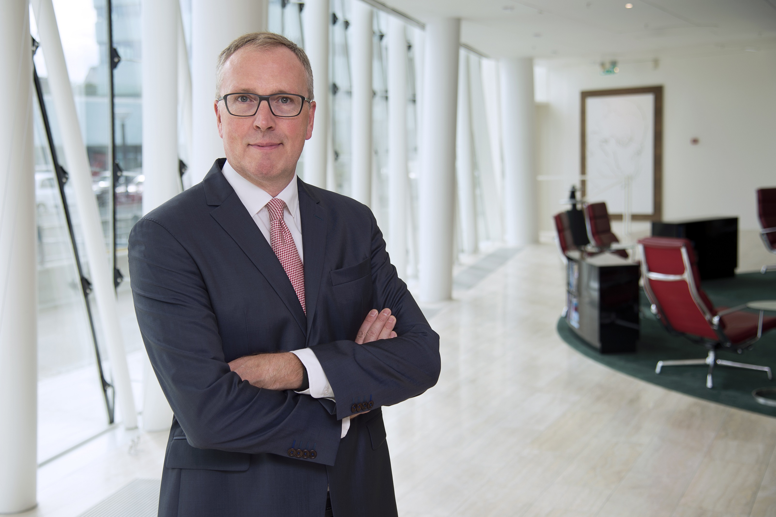 الذهب يصعد في ظل جهود لإضعاف الدولار