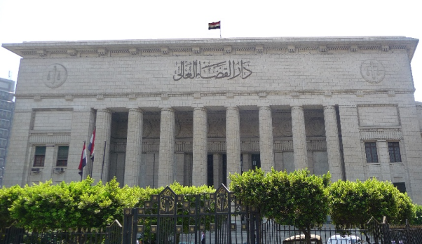 احالة اوراق متهم بذبح بائع خمور قبطي الى مفتي مصر قبل الحكم باعدامه