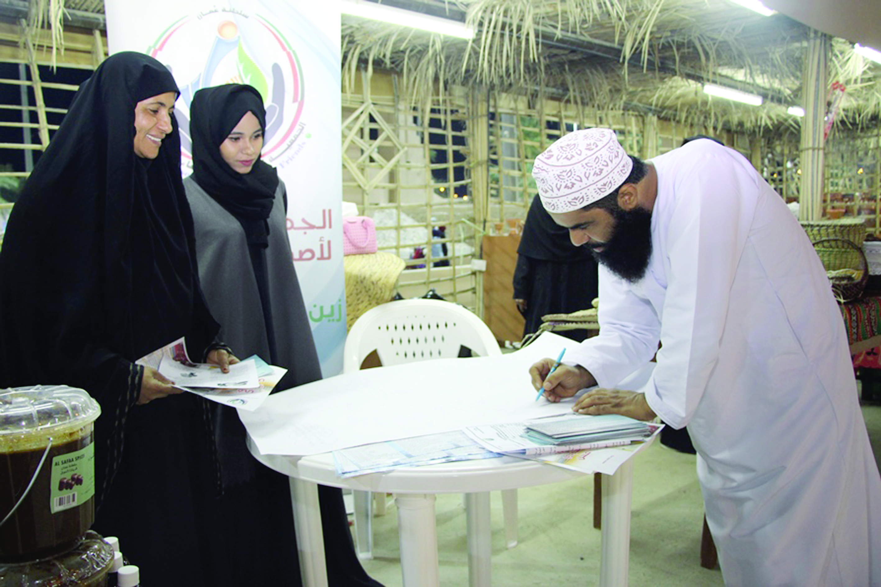 الجمعية العُمانية لأصدقاء المسنين..

دور بارز في تعريف الزوار بأهمية رعاية كبار السن