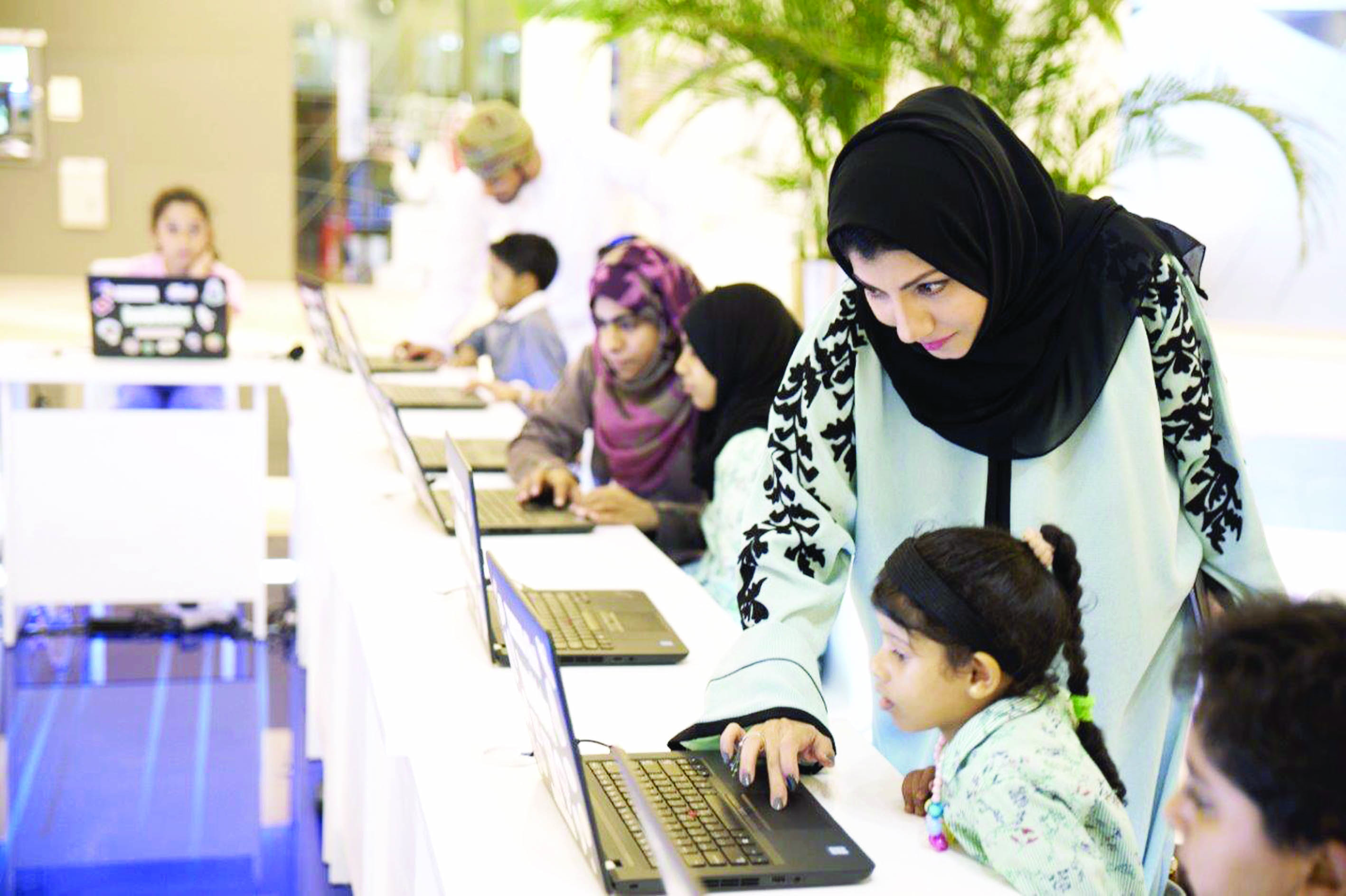 عمانتل تنظم النسخة الثانية من ساعة البرمجة