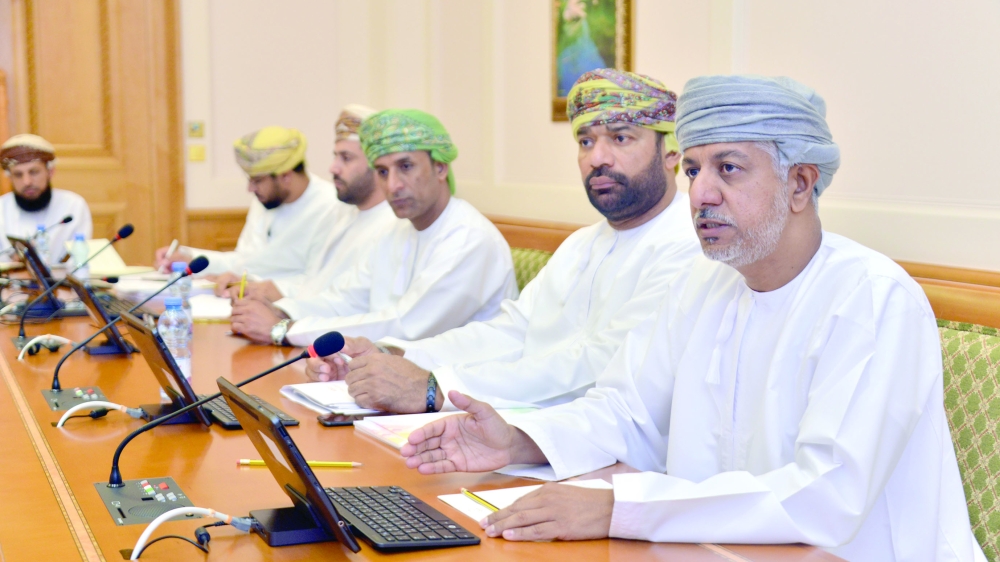 «لجنة الشباب» بالشورى تستضيف رئيس اللجنة الأولمبية العمانية