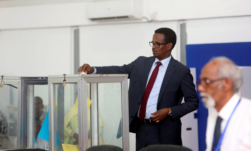 Somali lawmakers vote to elect president at airport