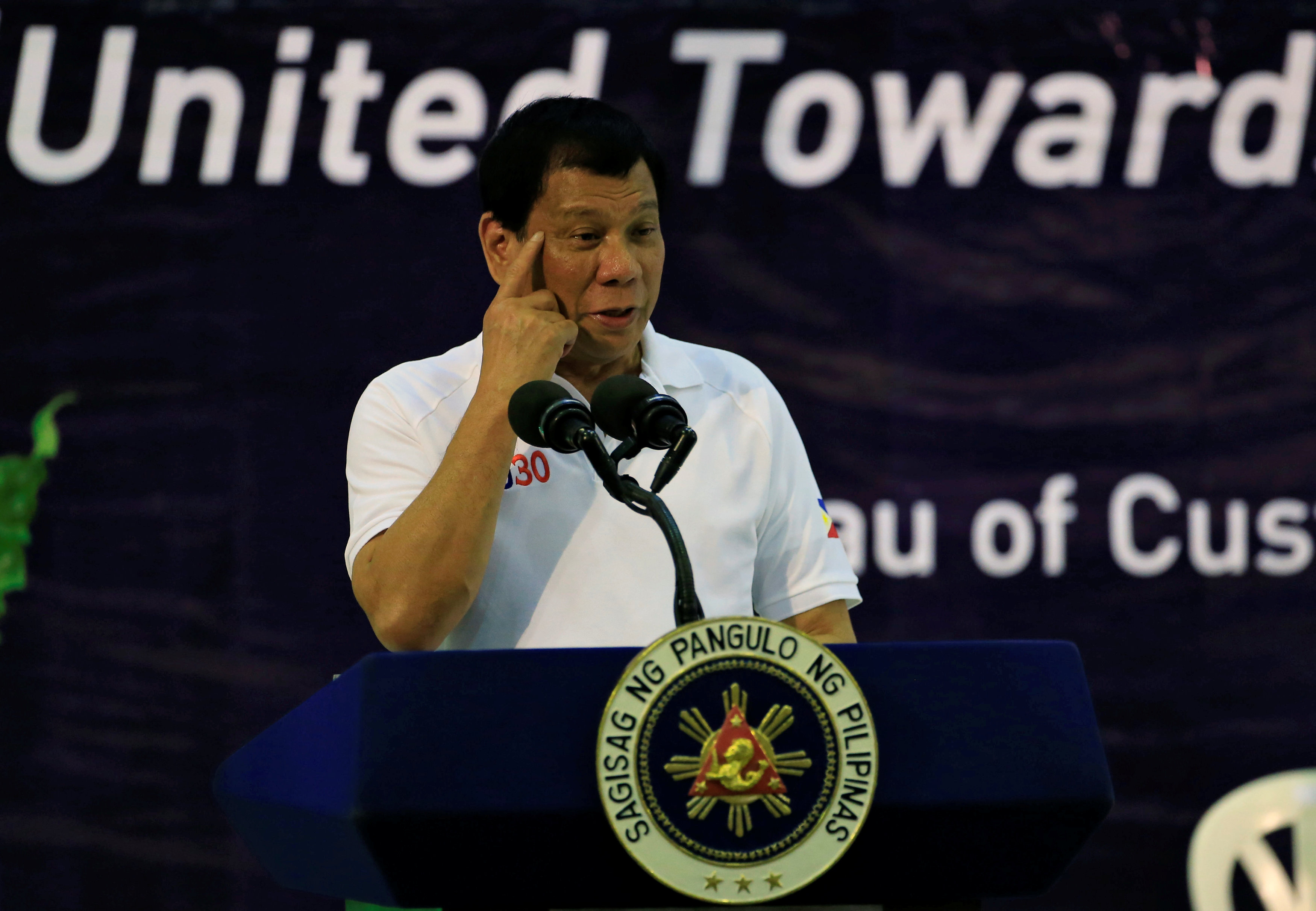 Duterte defends drugs war, rejects advice of ex-Colombia president