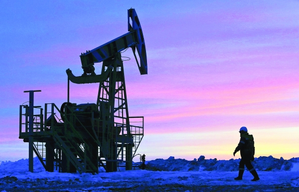 أسعار النفط ترتفع مع تغطية مراكز مدينة وعقود البنزين تقفز