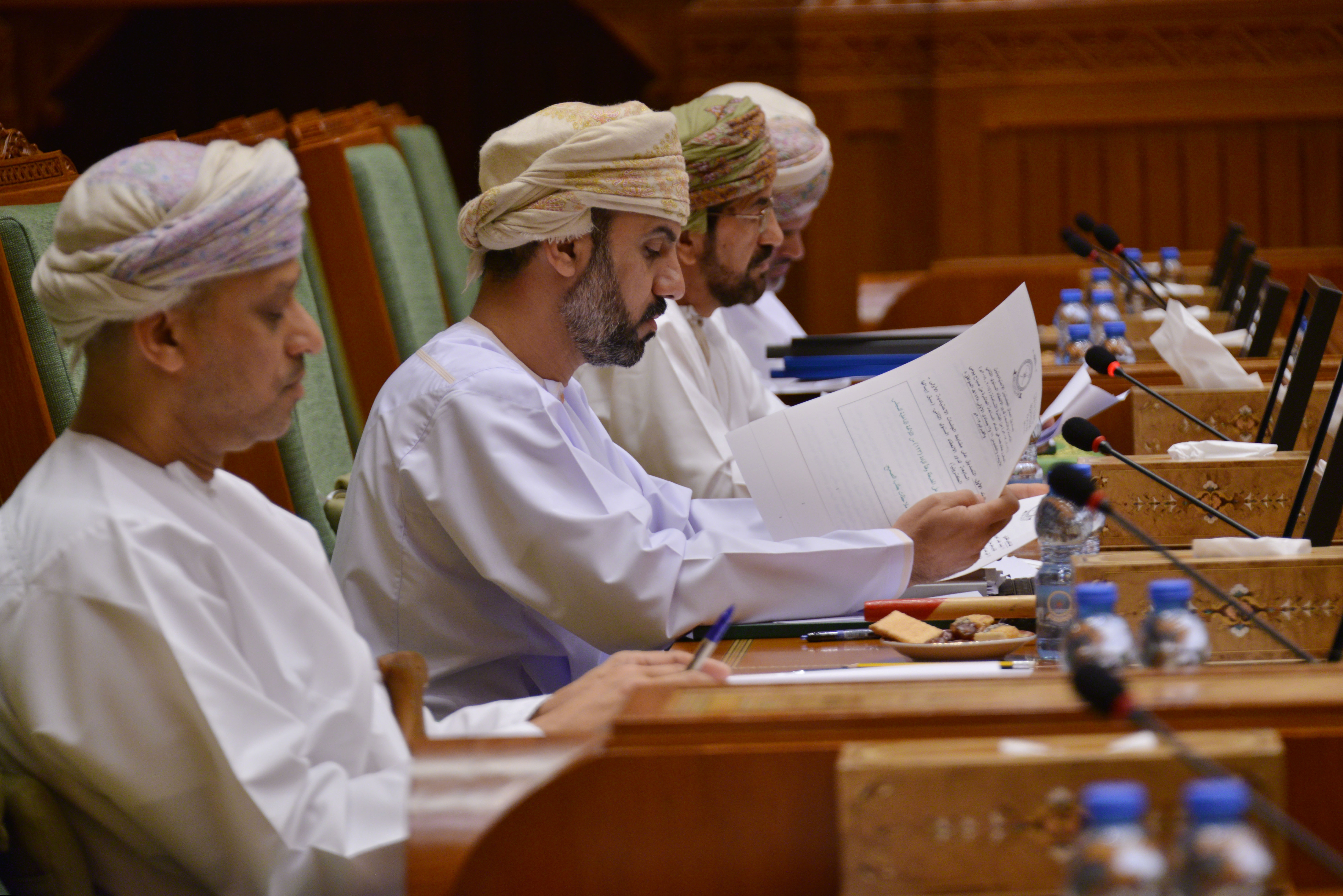 الشورى يثمن بيان مجلس الوزراء ويوصي بـ سحب جميع بطاقات دعم الوقود المجانية من جميع المسؤولين الحكوميين