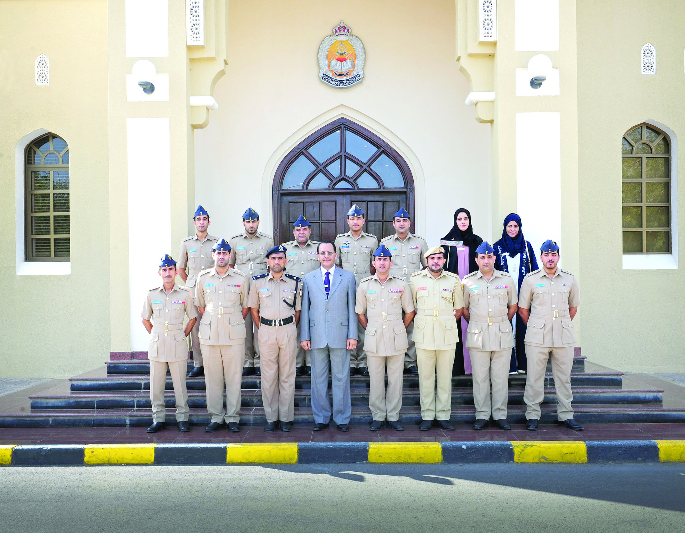 دورة الإدارة بسلاح الجو السلطاني تزور أكاديمية علوم الشرطة