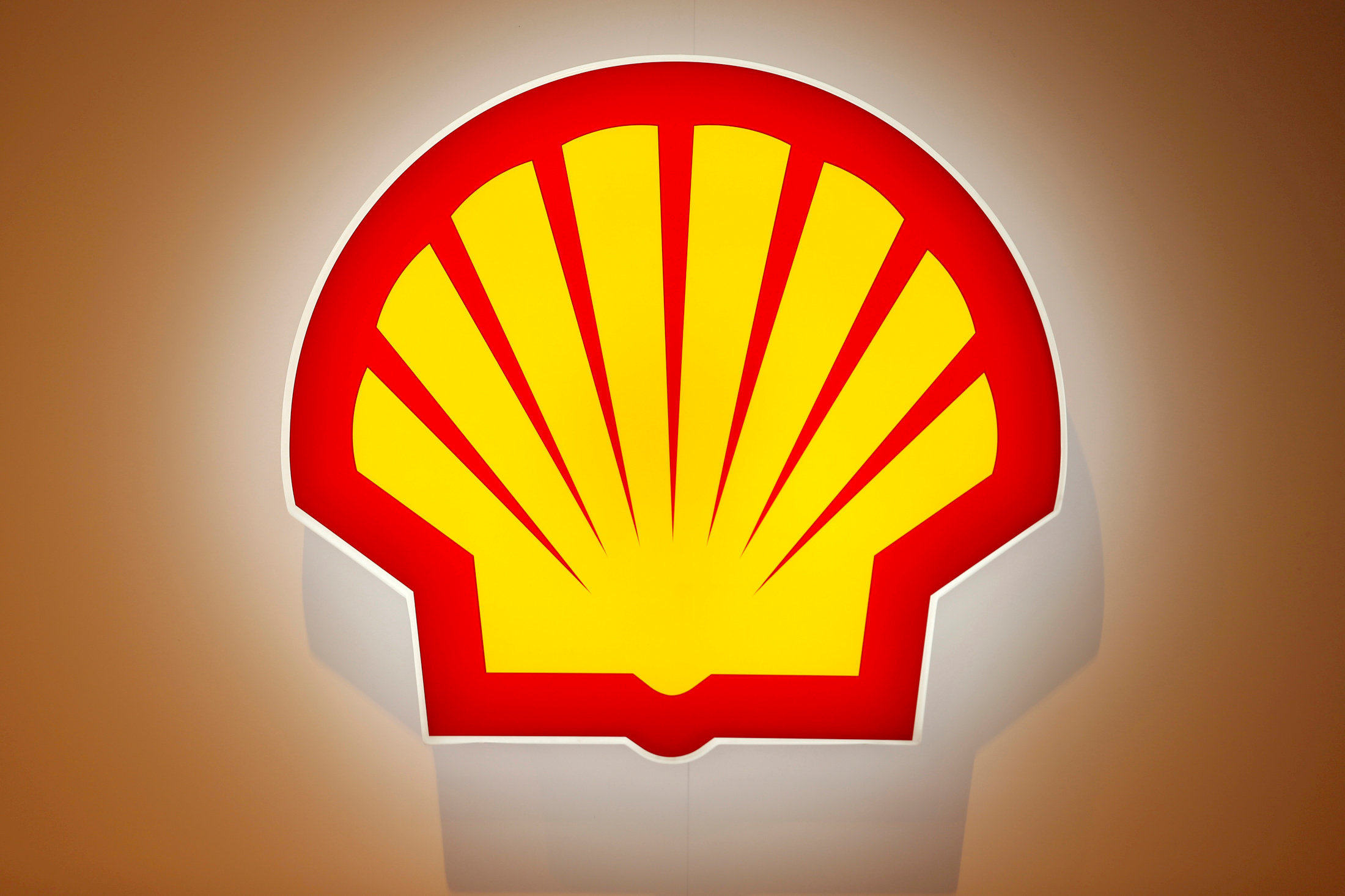 Despite sanctions relief, Shell still cool on Iranian oil buys