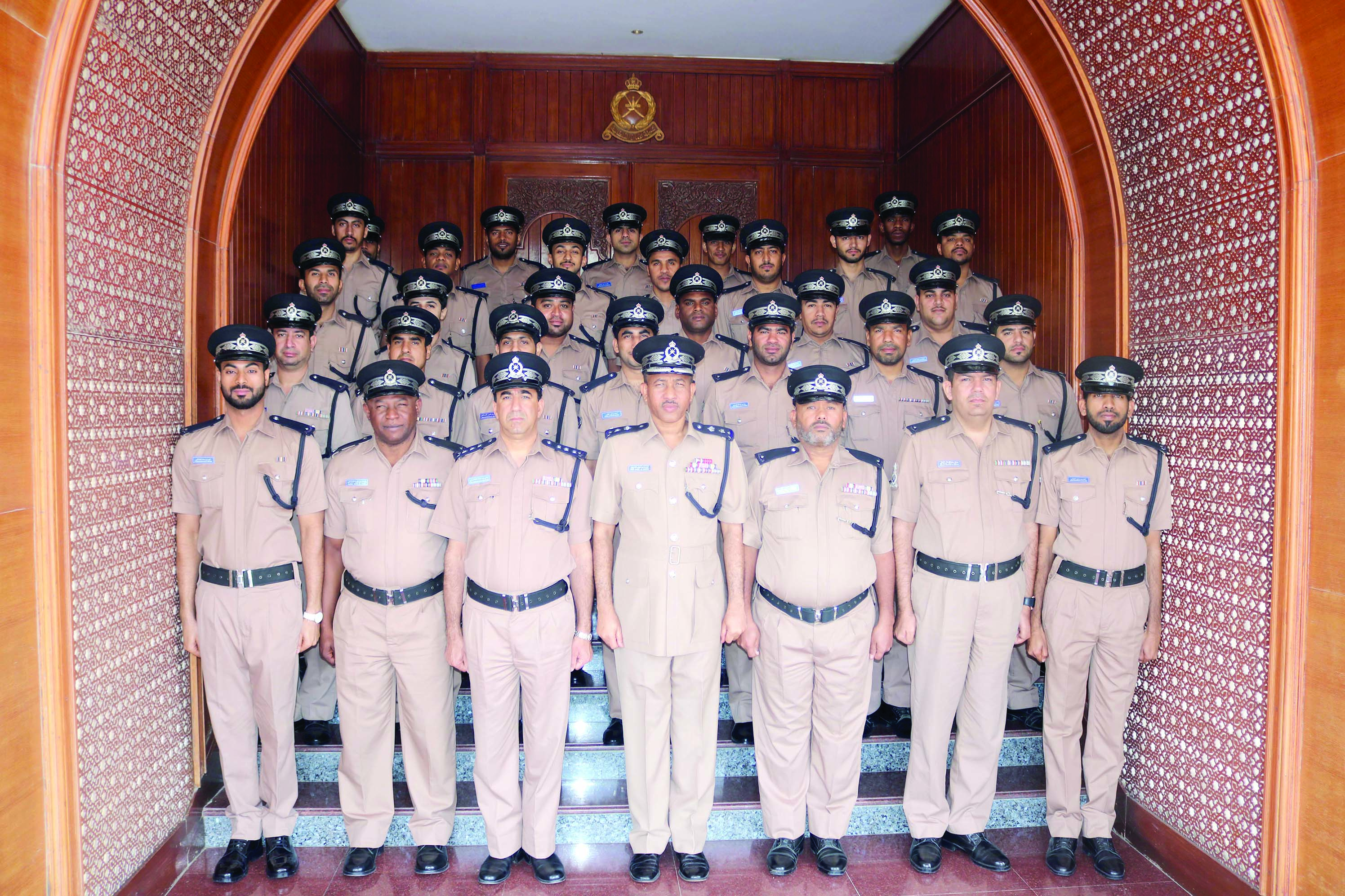 شرطة محافظة مسقط تنفذ ثلاث دورات تدريبية