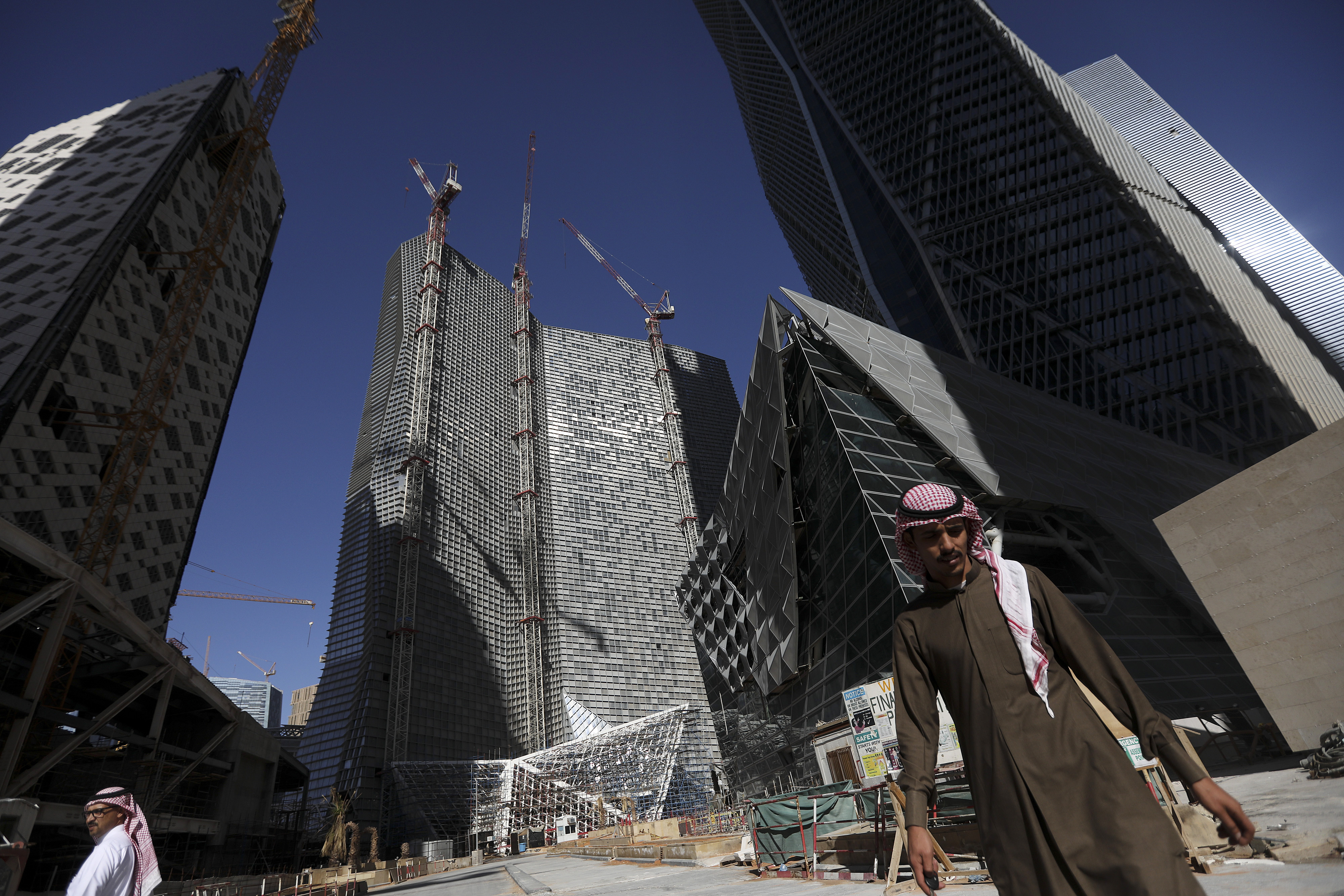 Saudi hires banks for dollar sukuk