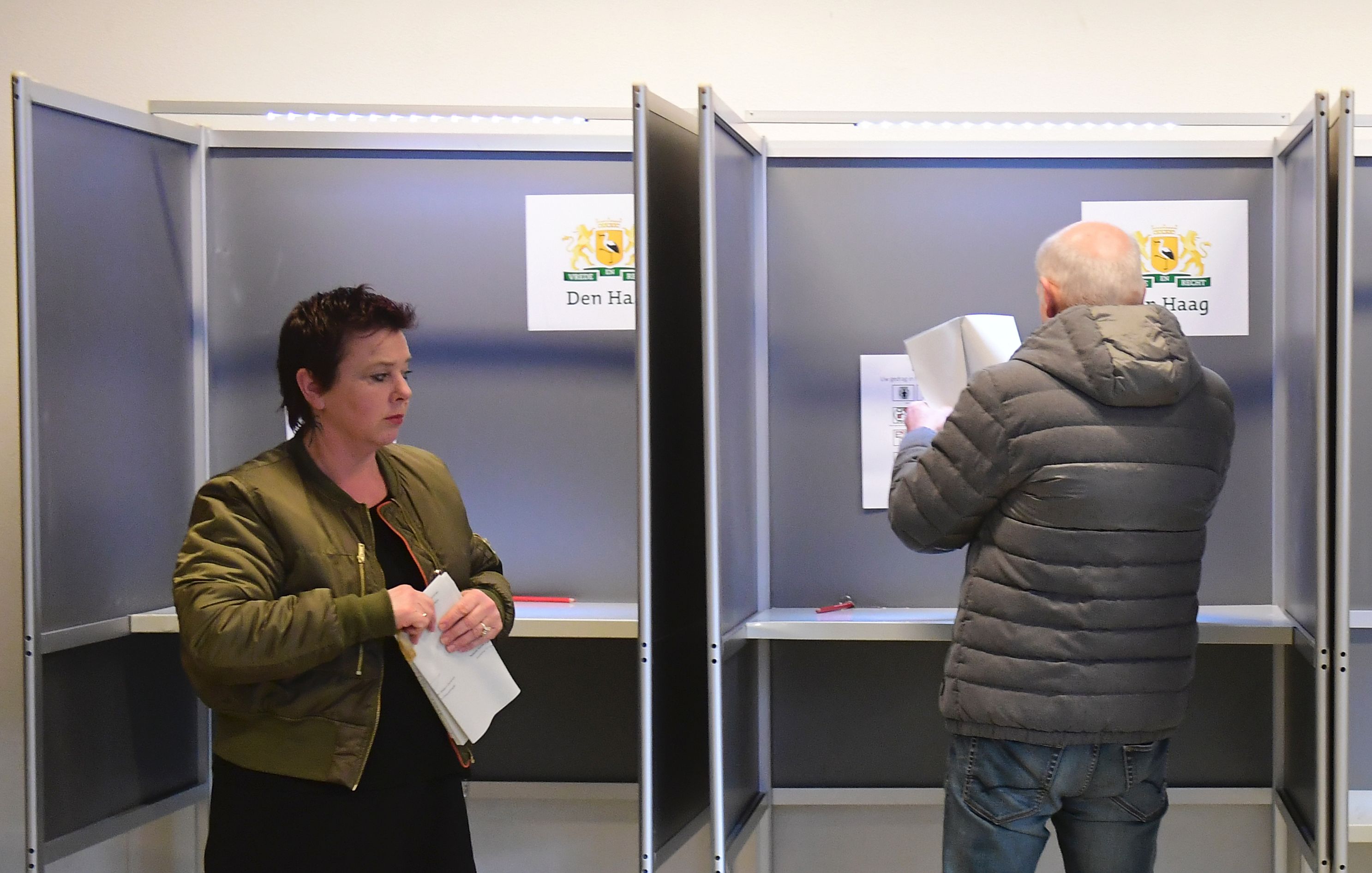 Dutch polls open in test of anti-establishment sentiment in the Netherlands