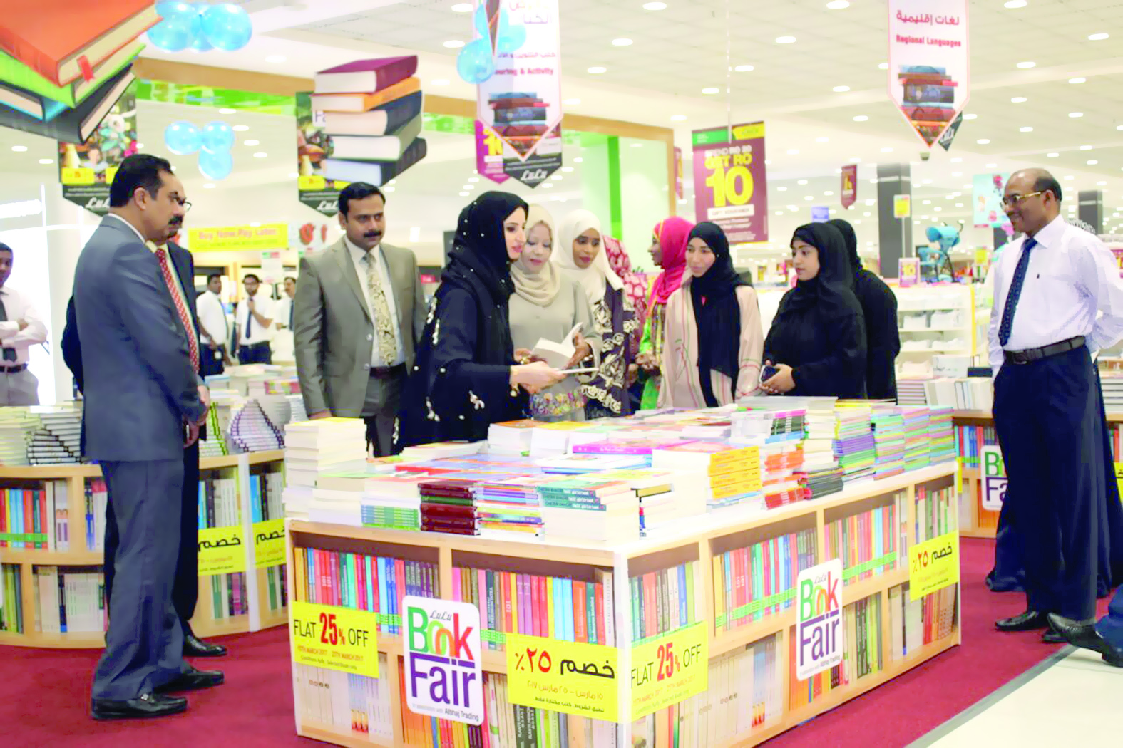 «لولو» يفتتح معرضاً للكتاب في فرعيه ببوشر والموالح
