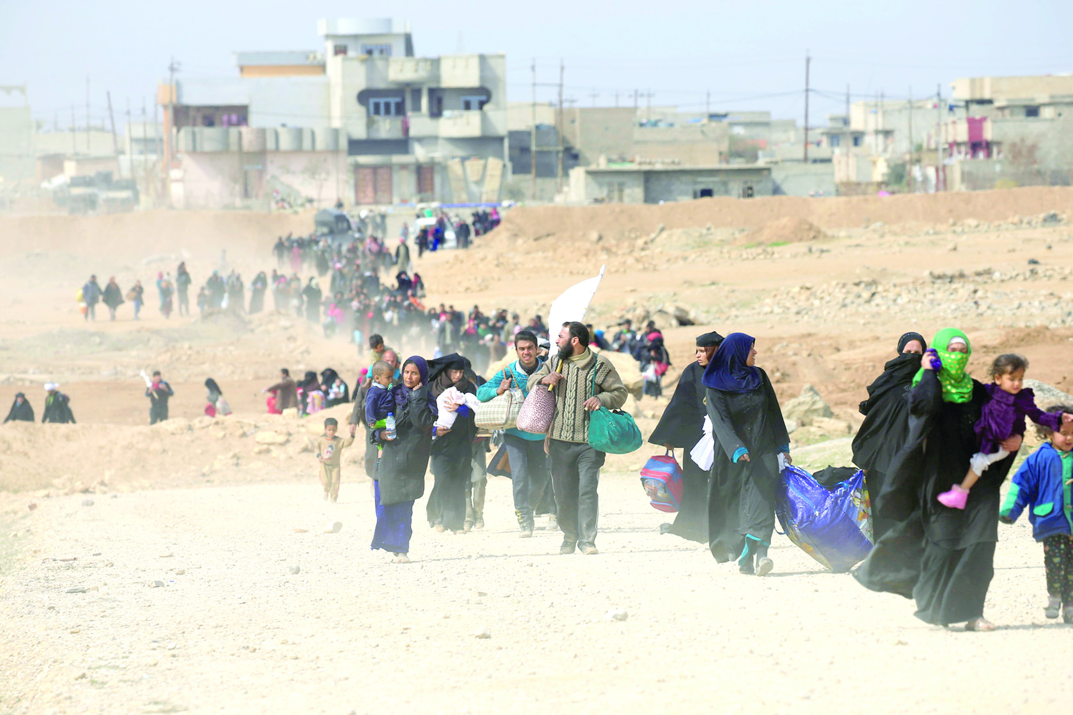 بعد خمسة أشهر من معاناة النزوح والحصار
مدنيو الموصل.. متى تنتهي مأساتهم؟