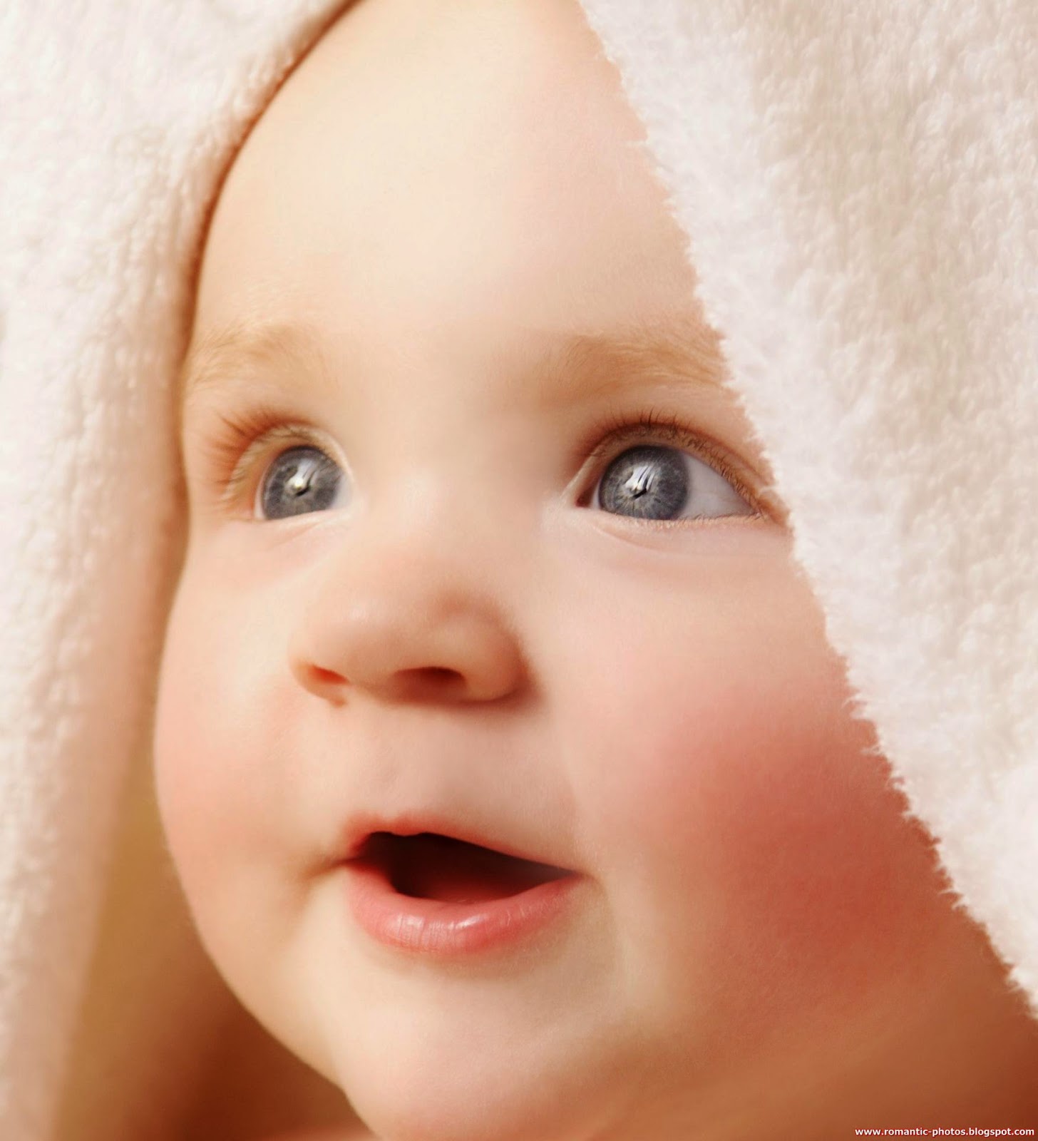 دراسة: التواصل باللمس قد يساعد في نمو أدمغة حديثي الولادة