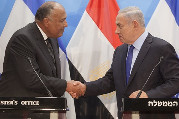 هل مصر ملزمة بتعويض إسرائيل عن وقف تصدير الغاز عقب ثورة يناير؟