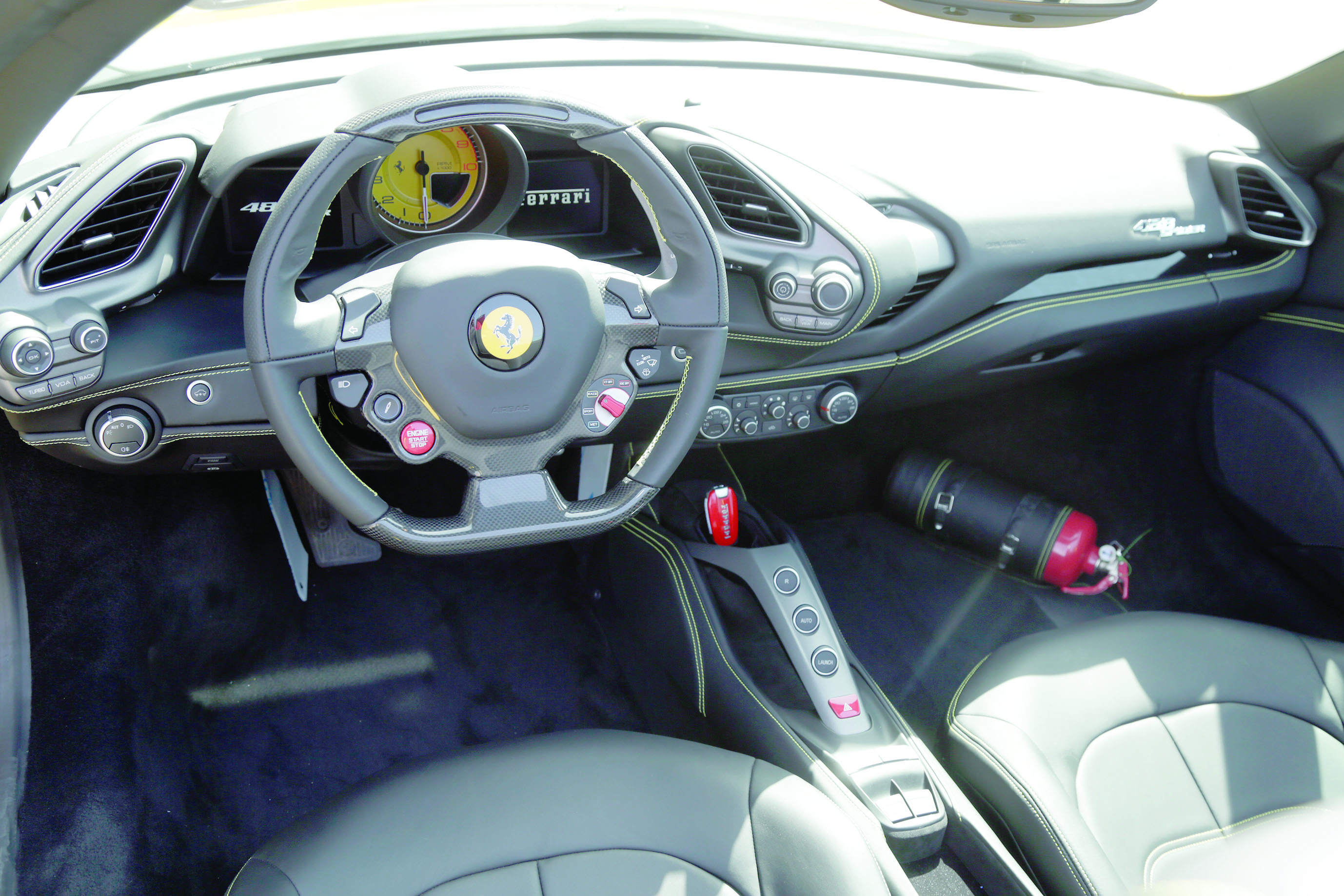 الفردان للسيارات تستضيف فعالية "إسبريانزا فيراري" وتتيح تجربة قيادة GTC4Lusso و 488 Spider