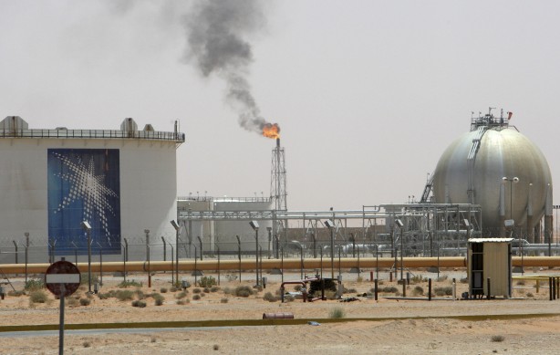 صادرات السعودية تهبط فهل يرتفع النفط غداً؟