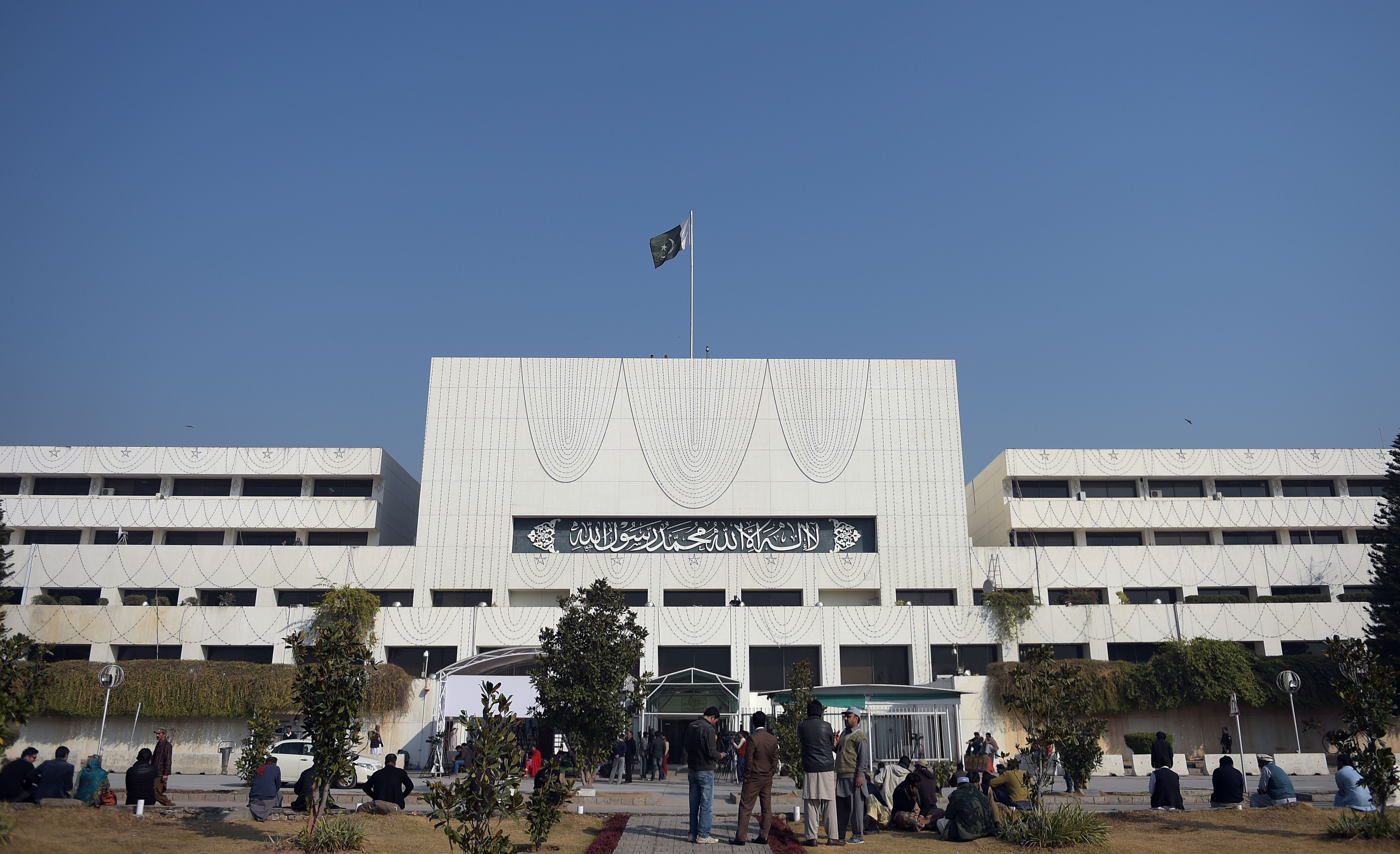 Pakistan's parliament votes to reinstate secret military courts