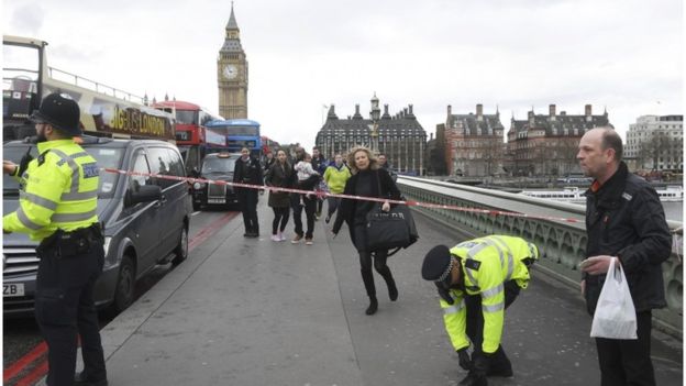 "طعن ضابط شرطة" خارج البرلمان البريطاني