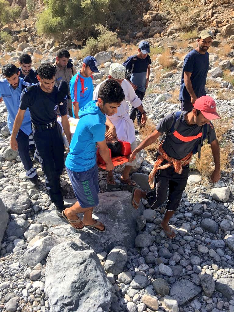 احتجاز شخص في وادي حلفين.. وفرق الإنقاذ تتدخل